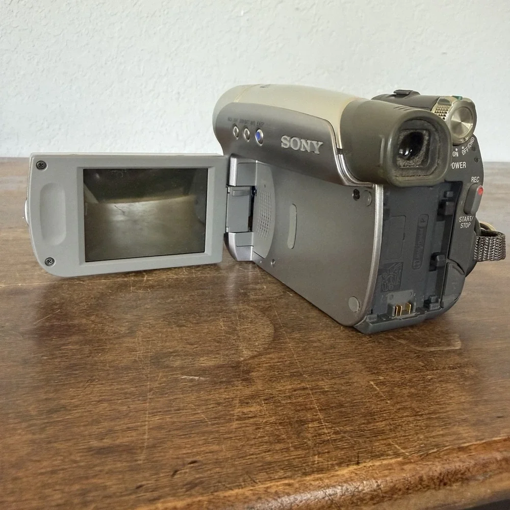 Sony Handycam DCR-HC28 Mini DV Camcorder Bundle Video Transfer Untested!